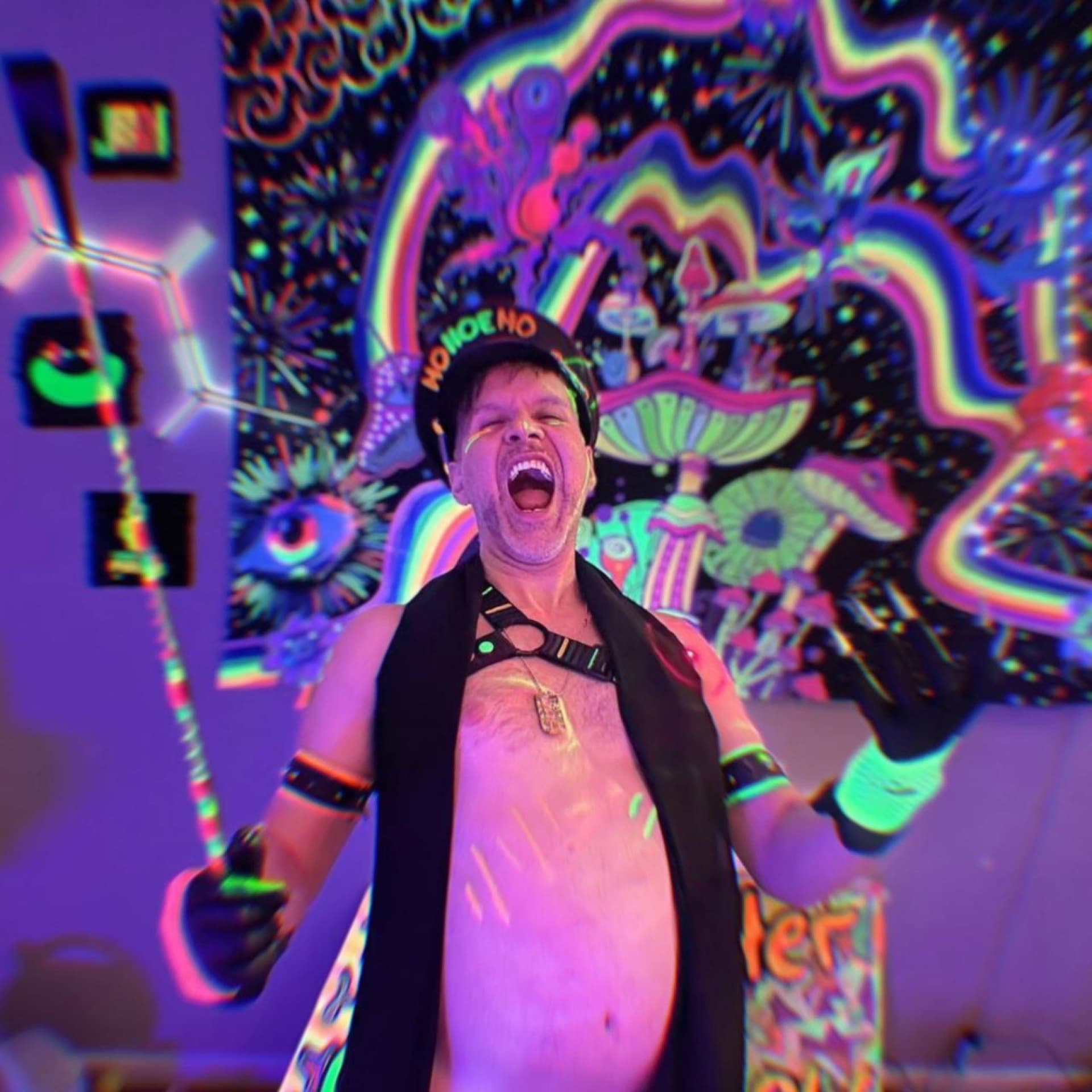 The pup ha-ha-handler Ho-ho-hoe